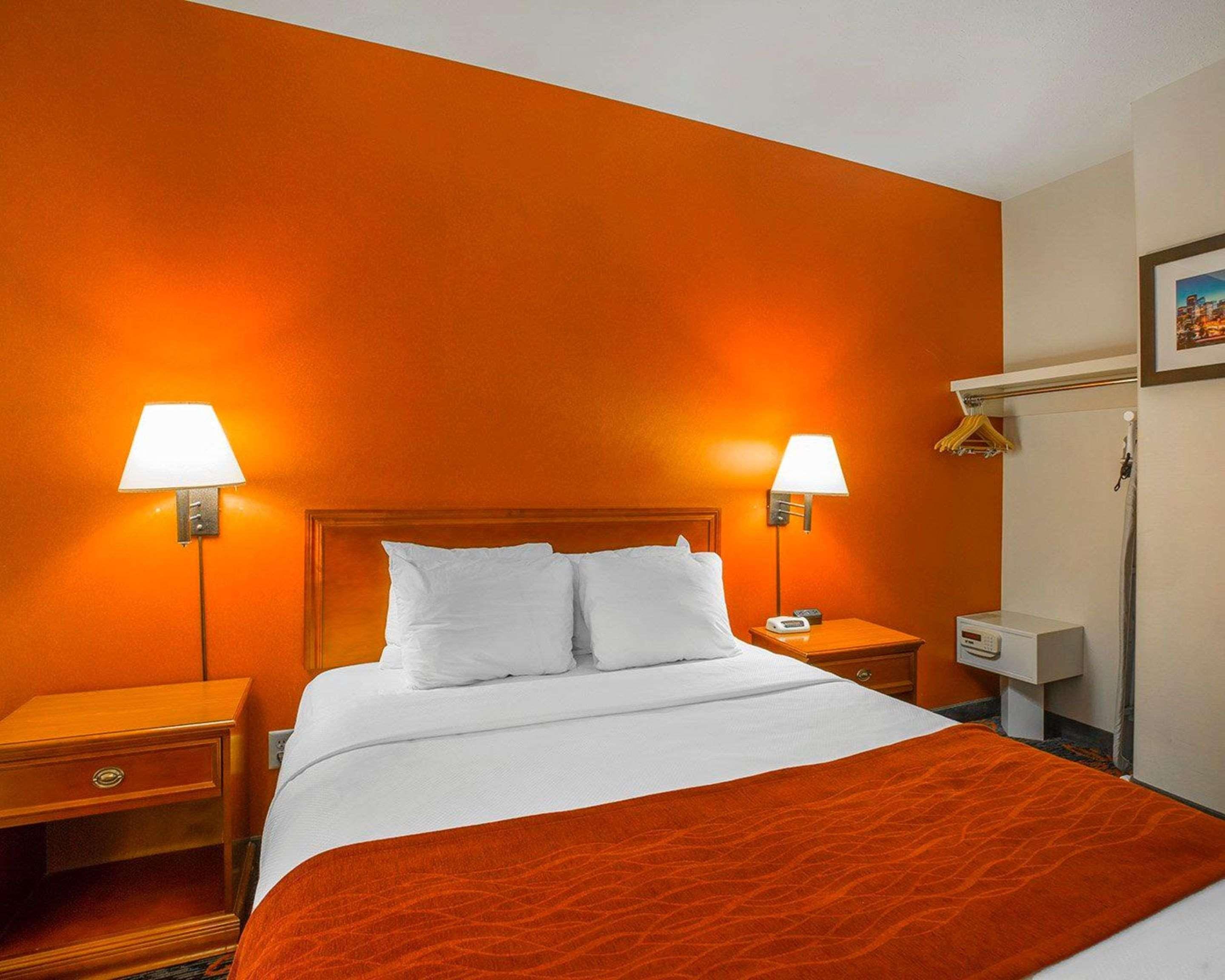Comfort Inn & Suites University Калгари Экстерьер фото