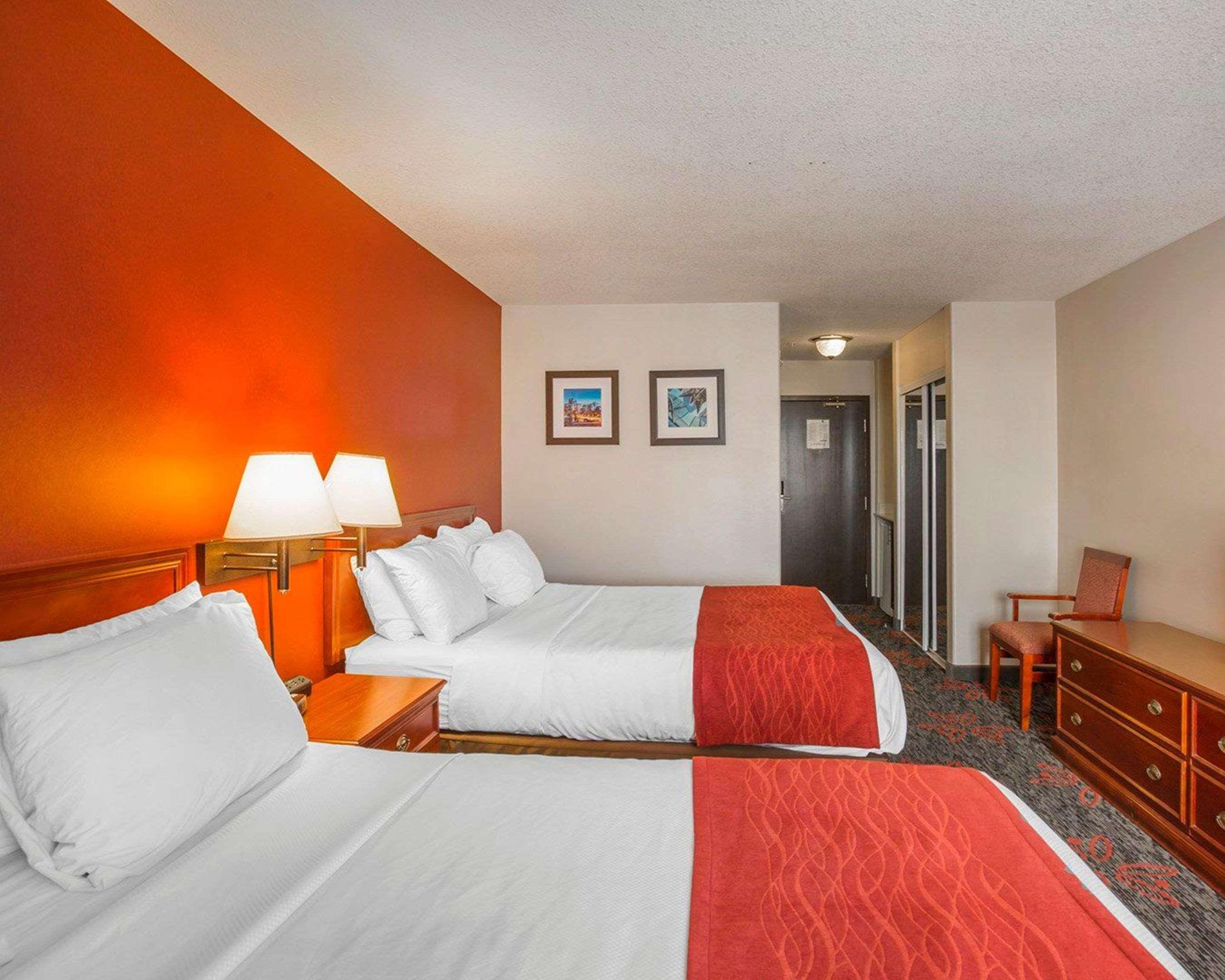 Comfort Inn & Suites University Калгари Экстерьер фото