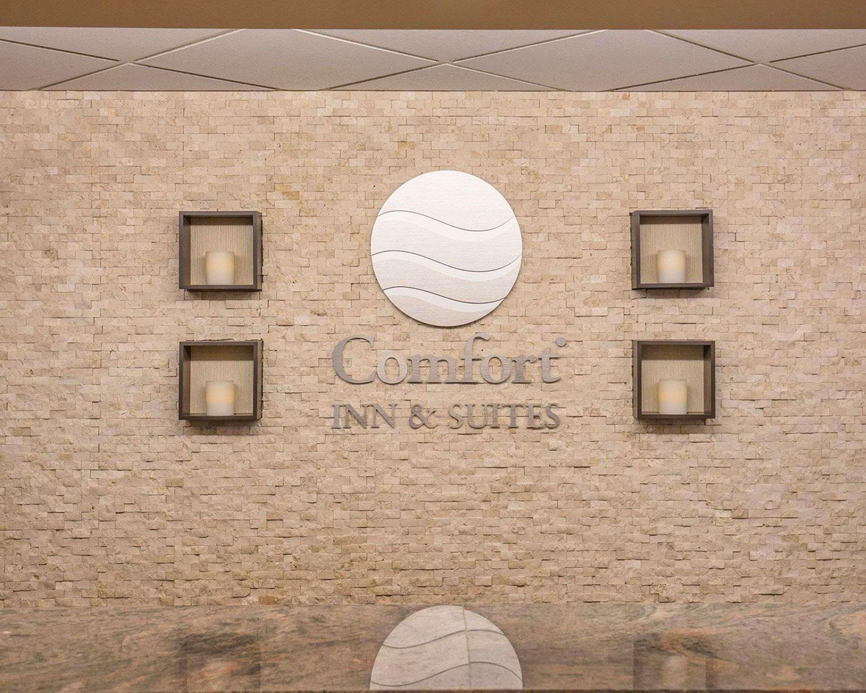 Comfort Inn & Suites University Калгари Экстерьер фото