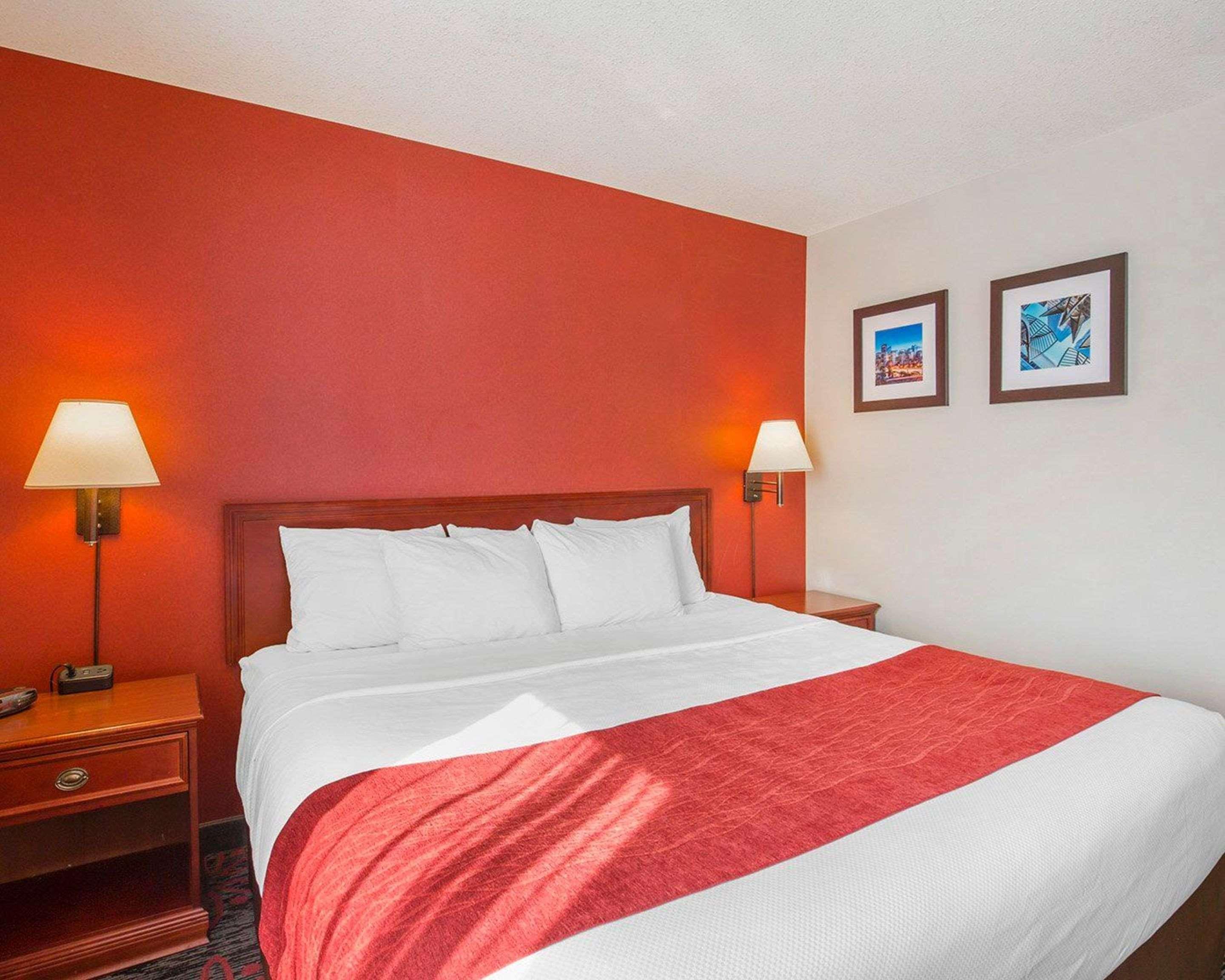 Comfort Inn & Suites University Калгари Экстерьер фото