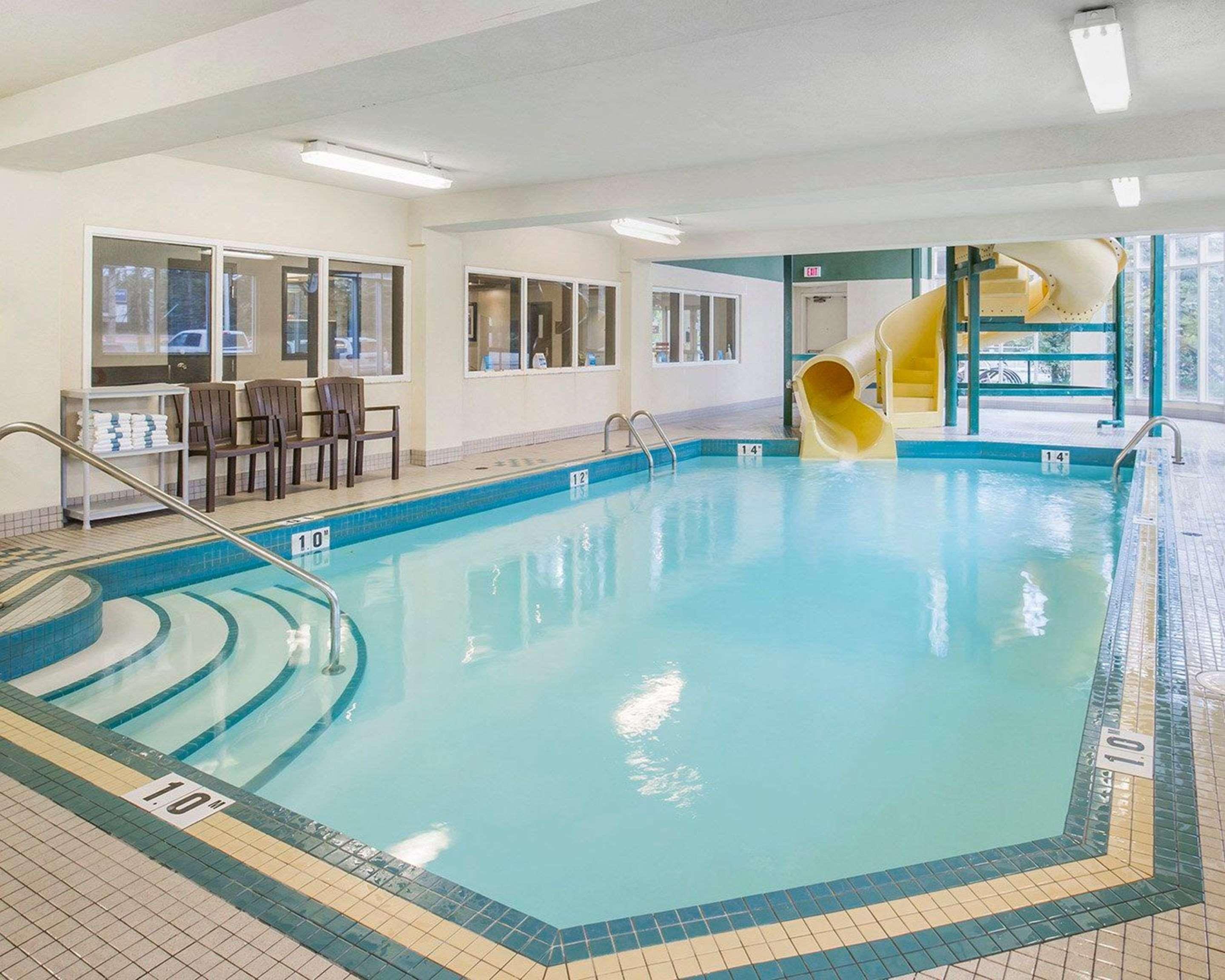 Comfort Inn & Suites University Калгари Экстерьер фото