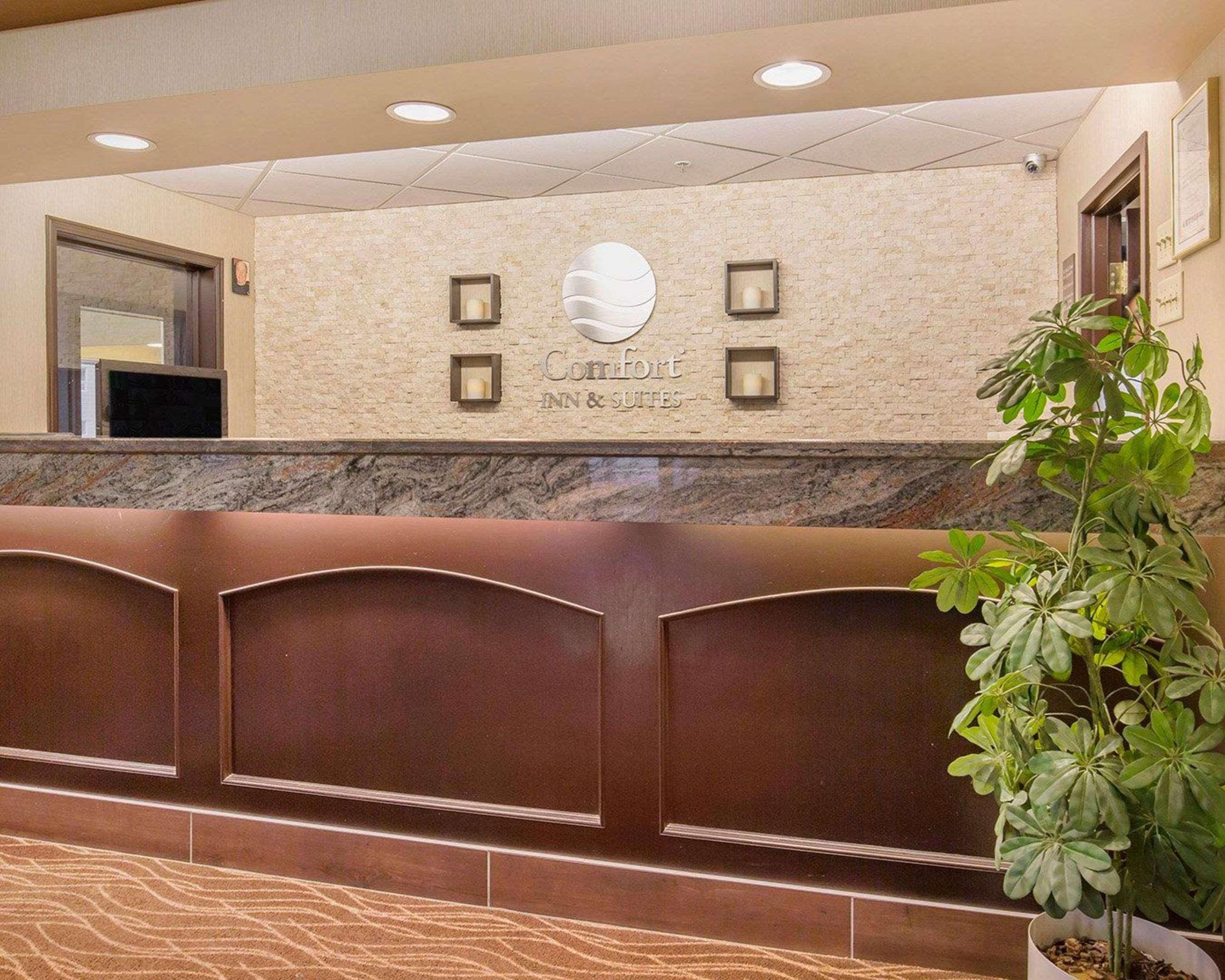 Comfort Inn & Suites University Калгари Экстерьер фото