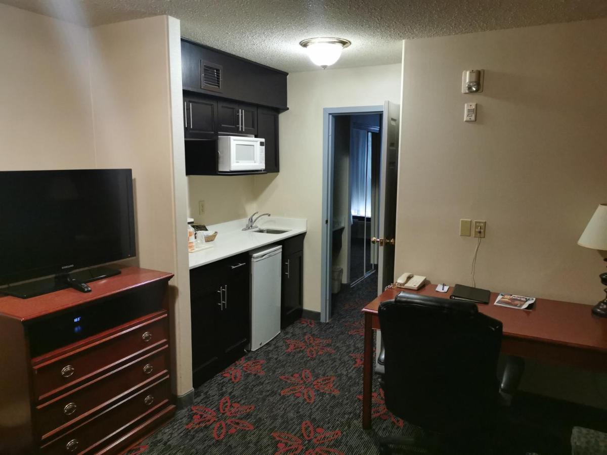 Comfort Inn & Suites University Калгари Экстерьер фото