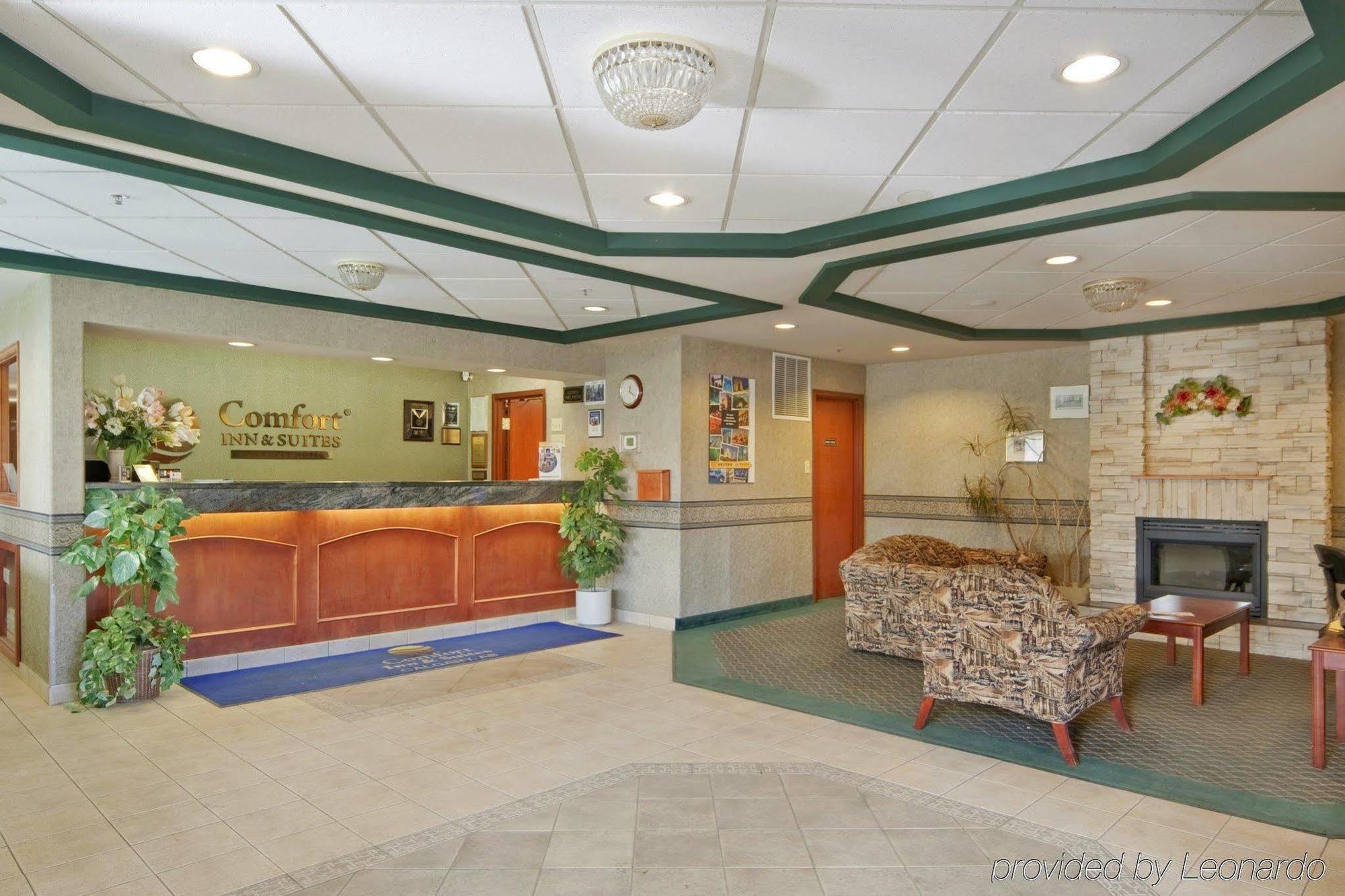 Comfort Inn & Suites University Калгари Экстерьер фото