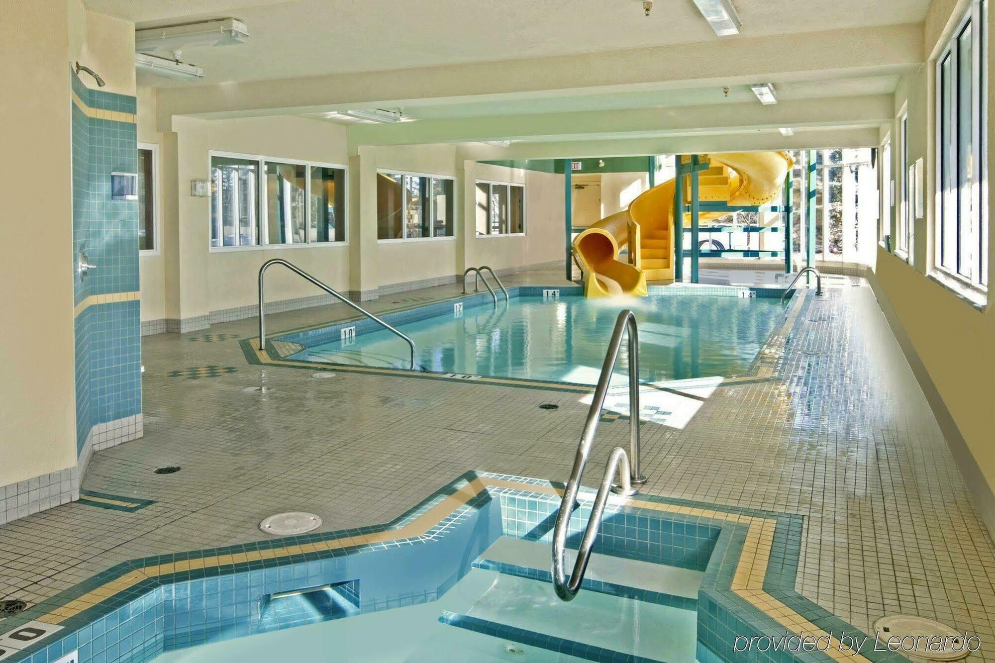 Comfort Inn & Suites University Калгари Экстерьер фото